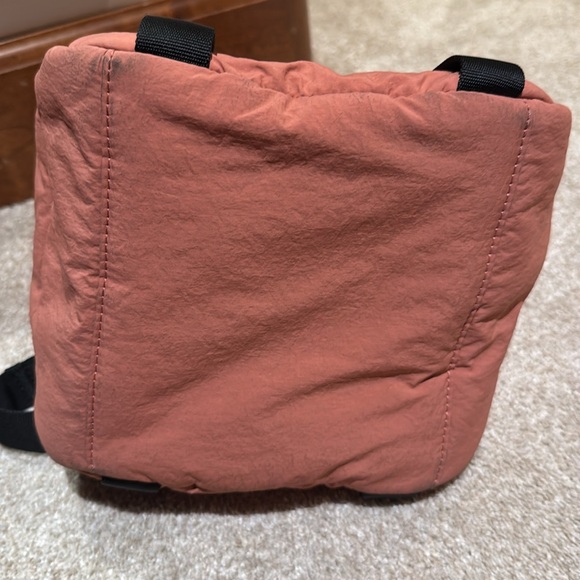 Lululemon• Dash All Day Bucket Bag purse - Picture 4 of 5